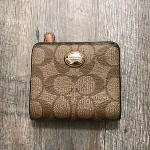 coach wallet w/ 5 credit card slots + license